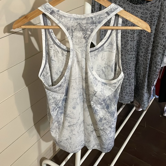 Lululemon swiftly tank - Picture 2 of 4